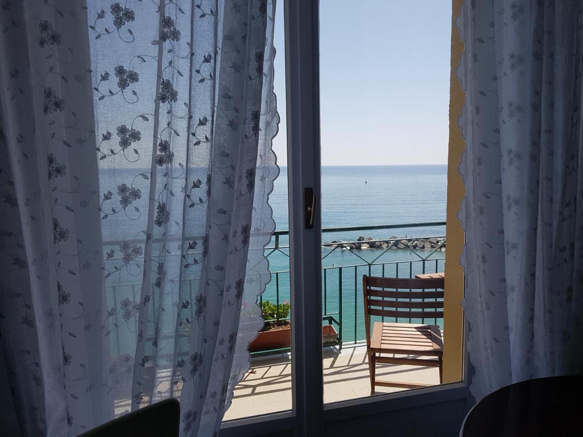 מונטרוסו אל מארה Bea'S Apartment - The Window To The Sea - Seafront מראה חיצוני תמונה