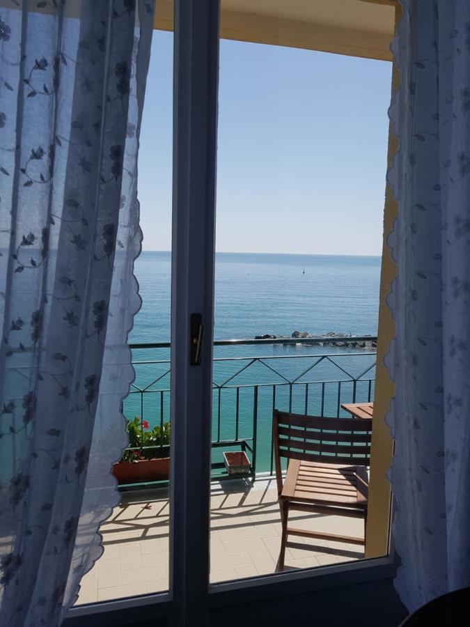 מונטרוסו אל מארה Bea'S Apartment - The Window To The Sea - Seafront מראה חיצוני תמונה