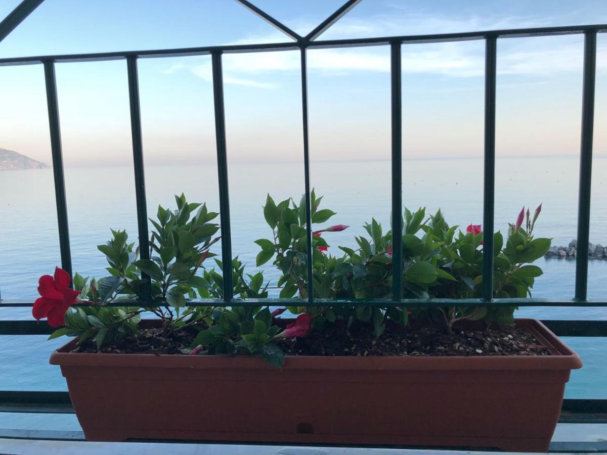 מונטרוסו אל מארה Bea'S Apartment - The Window To The Sea - Seafront מראה חיצוני תמונה