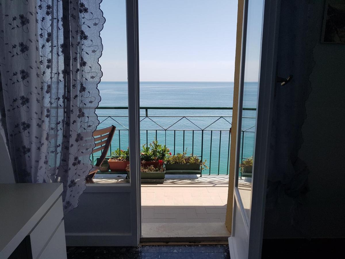 מונטרוסו אל מארה Bea'S Apartment - The Window To The Sea - Seafront מראה חיצוני תמונה